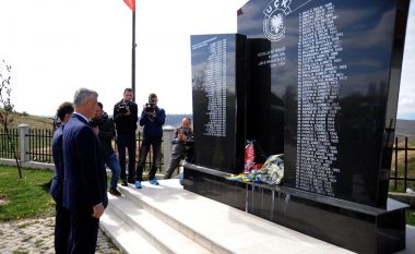 Thaçi përkujton viktimat e masakrës së Rezallës: Kosova kurrë nuk do ta harrojë gjakun e martirëve të lirisë”