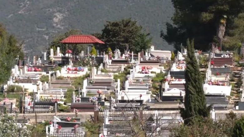 Dy metra nën dhe, si varrosen të vdekurit nga koronavirusi në Tiranë