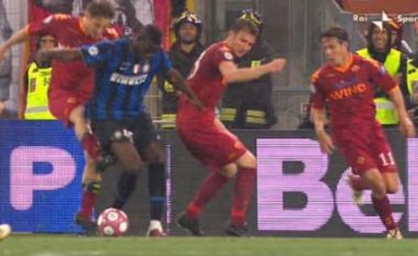 Balotelli ia kujton Tottit goditjen që kishte marrë nga ai, reagimi epik i legjendës italiane