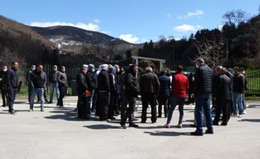 Minatorët e kombinatit ‘Trepça’ hyjnë në grevë, kërcënojnë me ndalje të prodhimit