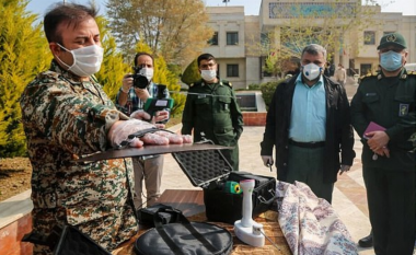 Irani prezantoi ‘radarin për coronavirus’ që mund të ‘zbulojë rastet deri në 100 metra larg’ – por që nuk do t’ua jep amerikanëve