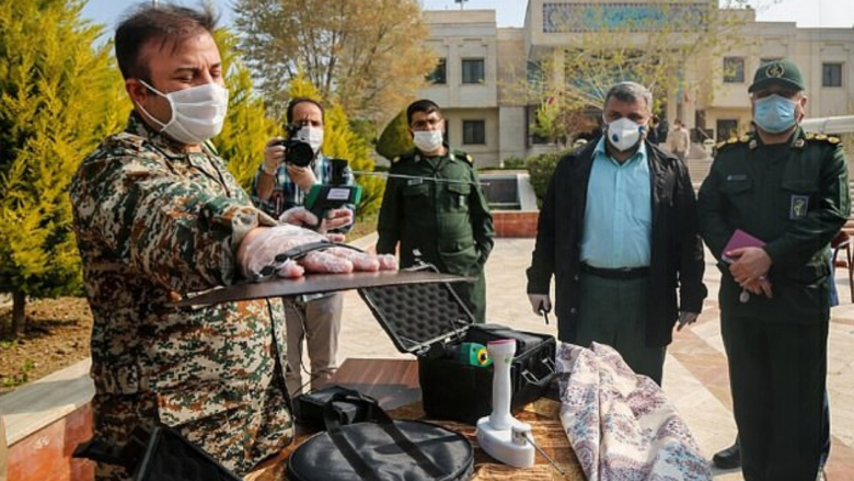 Irani prezantoi ‘radarin për coronavirus’ që mund të ‘zbulojë rastet deri në 100 metra larg’ – por që nuk do t’ua jep amerikanëve