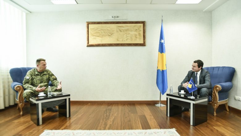 Kryeministri Kurti dhe komandanti i FSK-së bisedojnë për intensifikimin dhe bashkërendimin e veprimeve