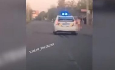 Skenë horrori në Ukrainë, policia vrapon pas një nëne të zhveshur që vraponte rrugëve – në duar mbante thikë dhe kokën e prerë të vajzës