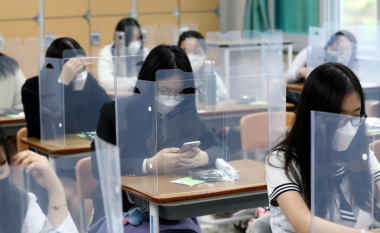 Koreja e Jugut rihapë shkollat ​​e saj me masa të rrepta të sigurisë shëndetësore