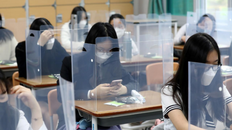 Koreja e Jugut rihapë shkollat ​​e saj me masa të rrepta të sigurisë shëndetësore