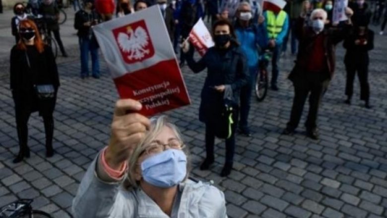 Polonia shtyn zgjedhjet presidenciale për shkak të coronavirusit
