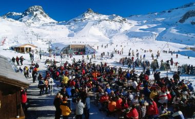 Nga Ischgl, coronavirusi ka udhëtuar në pesë kontinente – qendra austriake e skijimit ka qenë “bashkëpunëtore” e virusit në 55 vende