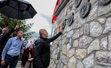 Haradinaj merr pjesë në zbulimin e memorialit në Gllogjan