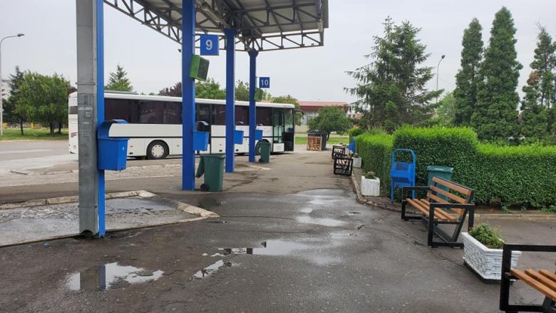 Stacioni i Autobusëve në Prishtinë liron nga pagesat transportuesit të cilët po mbajnë linjat e udhëtimit