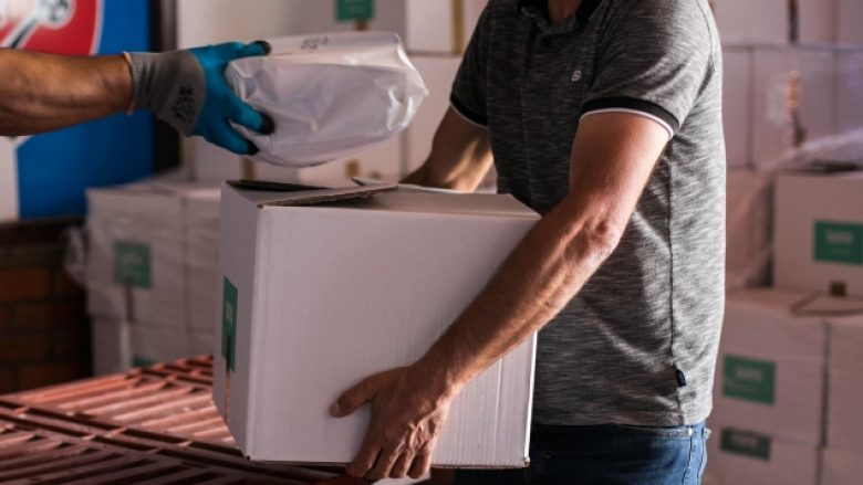 ​Komuna e Ferizajt ndihmon me pako ushqimore 120 familje në nevojë