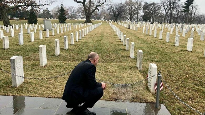 Haradinaj nderon të rënët e ushtrisë amerikane në Ditën e Përkujtimit: Heronjtë tuaj, janë heronjtë tanë