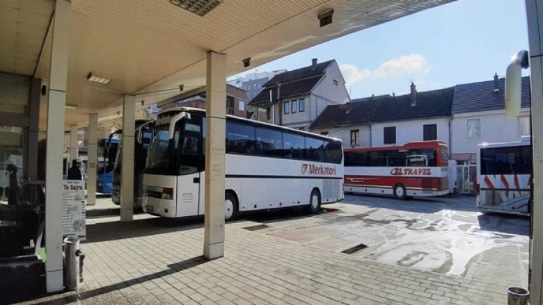 Komuna e Ferizajt heq taksat për kompanitë e transportit me autobus të udhëtarëve