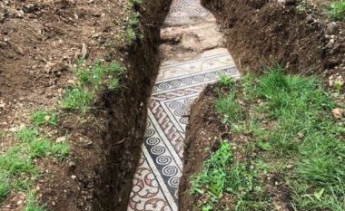 Një dysheme mozaiku gjendet në vreshta të Veronës në Itali