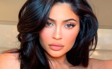 Kylie Jenner me xhinse 15 mijë dollarëshe në karantinë