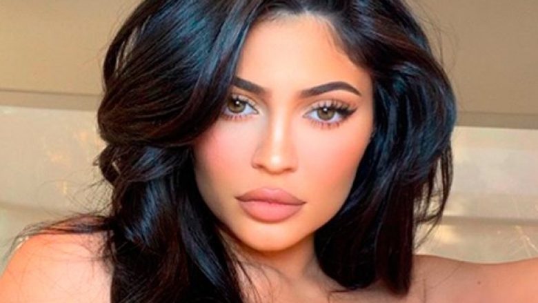 Kylie Jenner me xhinse 15 mijë dollarëshe në karantinë