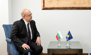 Ambasadori Gudjev uron ushtarët bullgarë në Kosovë