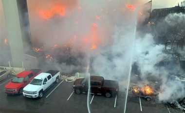 Zjarri masiv përfshinë kompleksin banesor në Teksas