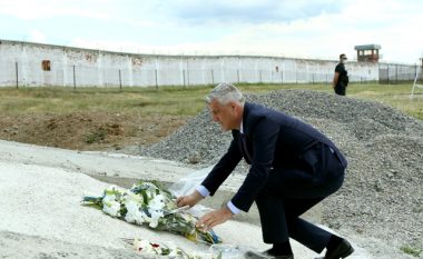 Thaçi nga burgu i Dubravës: Serbia do të ballafaqohet me drejtësinë për gjenocidin e kryer