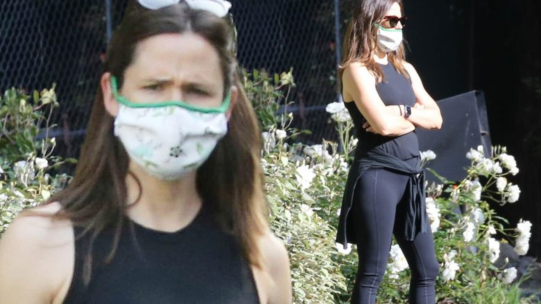 Jennifer Garner fotografohet me maskë gjatë një shëtitjeje në Los Angeles