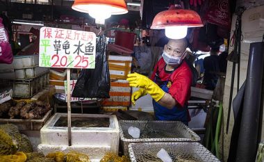 Origjina e coronavirusit nuk është nga tregu në Wuhan, pohojnë shkencëtarët