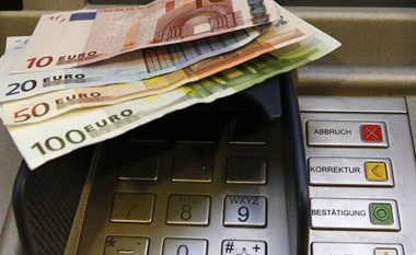 Eksploziv dhe grabitje parash në një bankomat në Komoran