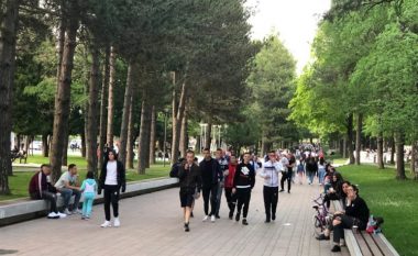 Dita e parë si zonë e gjelbër për Korçën, qindra qytetarë dalin në park