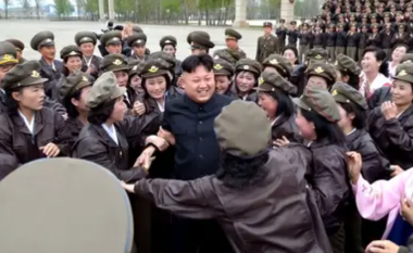 “Skuadra e kënaqësisë” e Kim Jong-un, e përbërë nga dymijë femra për të argëtuar pushtetarët e Koresë së Veriut