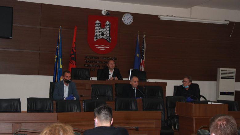 Mbahet takimi i Këshillit të Drejtorëve në Pejë, qytetarët po i respektojnë masat për parandalimin e pandemisë