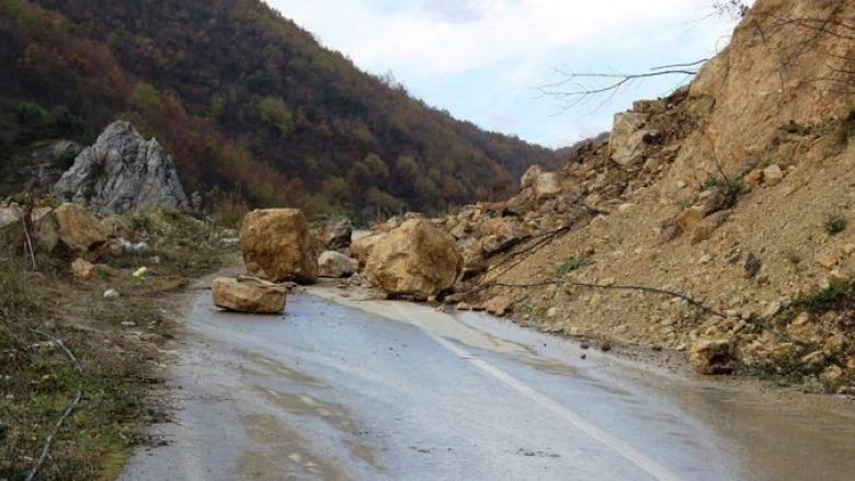 Mbyllet për qarkullim rruga kryesore Hani i Elezit-Gorancë-Glloboçicë