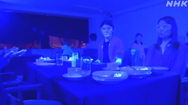 Një video japoneze që është bërë virale tregon se sa shpejt coronavirusi mund të përhapet në një restorant