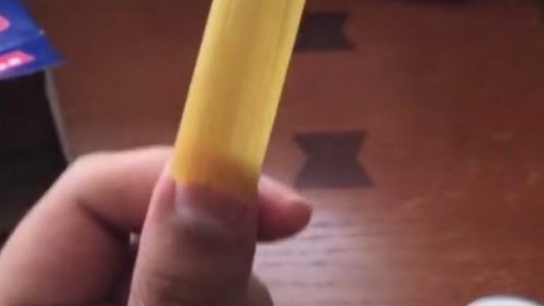 Kjo video virale në TikTok tregon se si të përdorni spageti për të krijuar zgjatime thonjsh