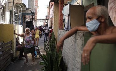 Brazili shënon më shumë viktima nga coronavirusi se Kina, presidenti Bolsonaro nuk konsideron se qytetarët duhet të izolohen