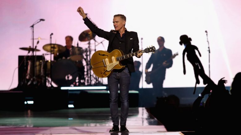 Bryan Adams kërkon falje që i quajti kinezët lakuriqngrënës dhe krijues virusesh