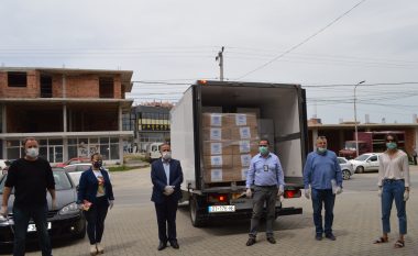 Malisheva pranon pako ushqimore dhe higjienike nga Misioni i OKB-së në Kosovë  