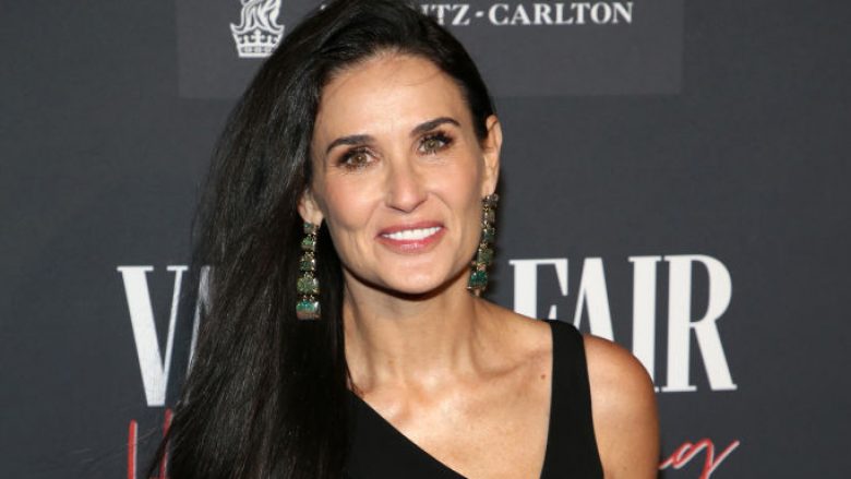 Demi Moore e ka ruajtur dukjen rinore përkundër kalimit të viteve