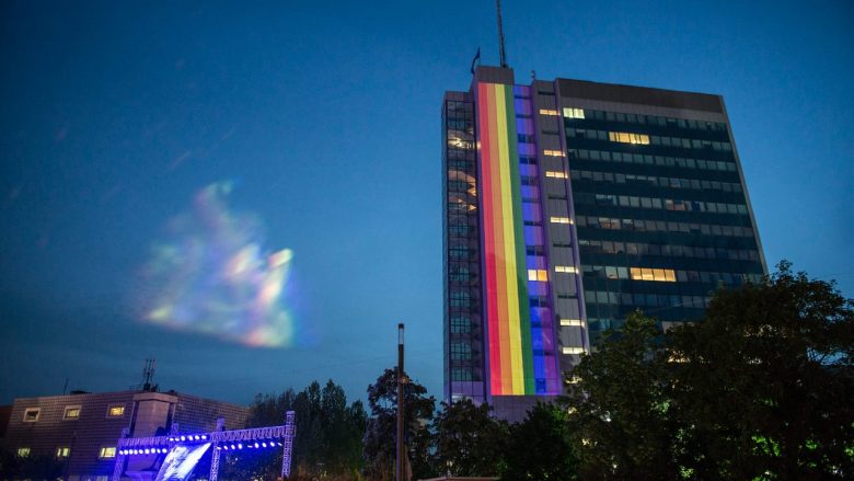 Flamuri i LGBTI-së vendoset në ndërtesën e Qeverisë