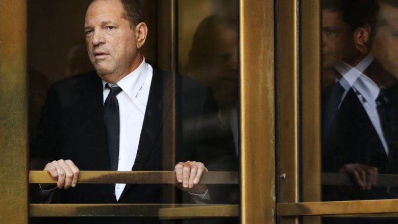 Katër femra të tjera akuzojnë Harvey Weinstein për ngacmim seksual