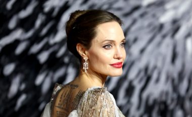 Angelina Jolie kërkon që të ndihmohen familjet që luftojnë për ushqim, gjatë pandemisë COVID-19