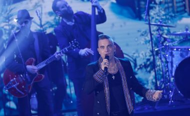 Robbie Williams thotë se nuk mund t’i kujtojë tërësisht tekstet e këngëve për shkak të përdorimit të lëndëve narkotike