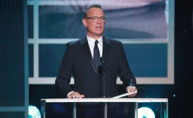 Tom Hanks me mesazh frymëzues për të diplomuarit e Universitetit në Ohio
