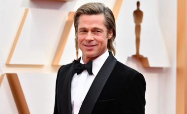 Brad Pitt uron studentët e diplomuar të universitetin ku ai mori pjesë