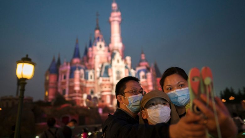 Disneyland po rihapet pas gjashtë muajsh mbyllje për shkak të pandemisë