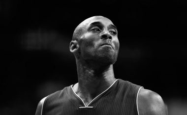 Unaza e Kobe Bryant shitet për 206 mijë dollarë në ankand