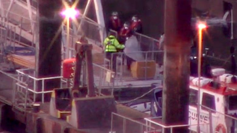Kapet një numër rekord i refugjatëve që provonin të hynin me barka në Britani të Madhe, vetëm në një barkë ndodheshin 50 njerëz