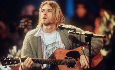 Në shitje kitara me të cilën Kurt Cobain luajti në MTV Unplugged