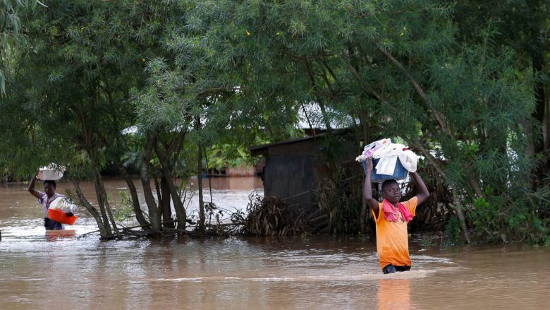 Mbi 1,800 familje në Keni kanë mbetur pa shtëpi, pas vërshimeve që shkaktuan edhe rrëshqitje dheu