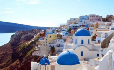 Greqia përgatitet për turistët