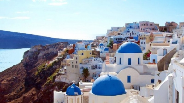 Greqia përgatitet për turistët