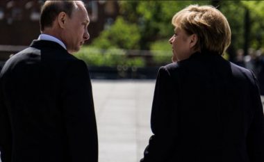 Merkel akuzon ashpër Rusinë për sulmet kibernetike